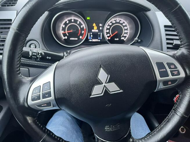 Outlander 2,0 benzyna Bezwypadkowy dwa x alu koła Słupsk - zdjęcie 11