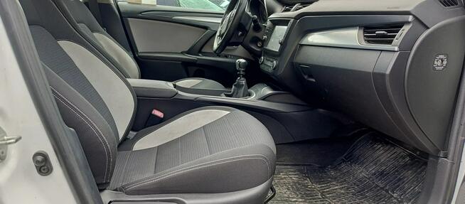 Toyota Avensis 2.0 D-4D Premium Dąbrowa Górnicza - zdjęcie 8