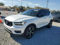 Volvo XC 40 / T5 R-DESIGN / 4x4 / niski przebieg / Tarnów - zdjęcie 2