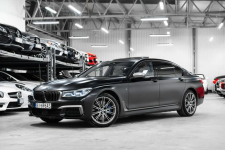 M760Li 609 KM, 3.7s do 100 km/h. Salon PL. Specyfikacja 977.229 zł.