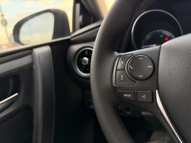 Toyota Auris Salon PL Hybryda 1.8 Serwisowany w ASO Kraków - zdjęcie 11