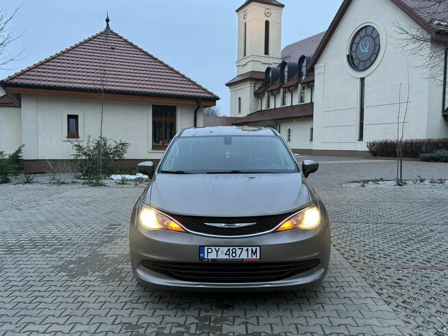 Chrysler Pacifica FV 23%, Zadbany, Serwisowany Poznań - zdjęcie 3