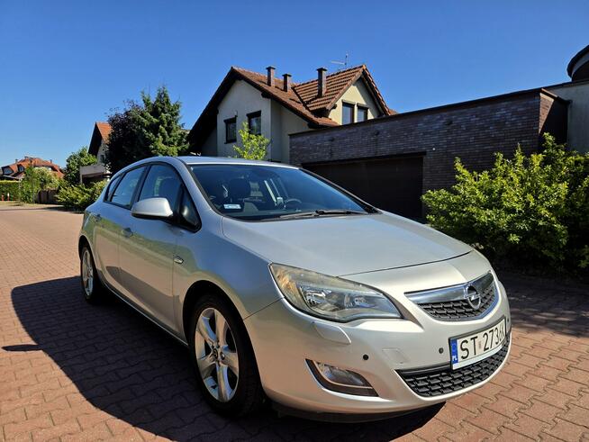 Opel Astra HB 1.6 Benz. 115KM 2010r Tempomat, Grzane Fotele, Manual Tychy - zdjęcie 1