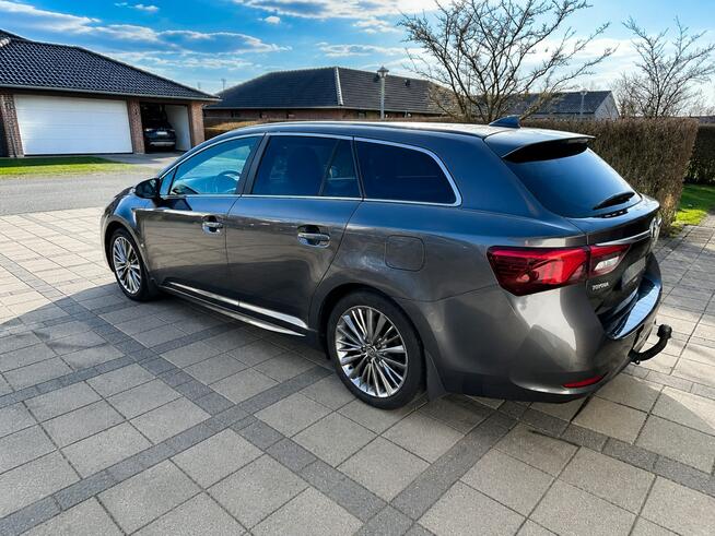 Toyota Avensis Sadlno - zdjęcie 2
