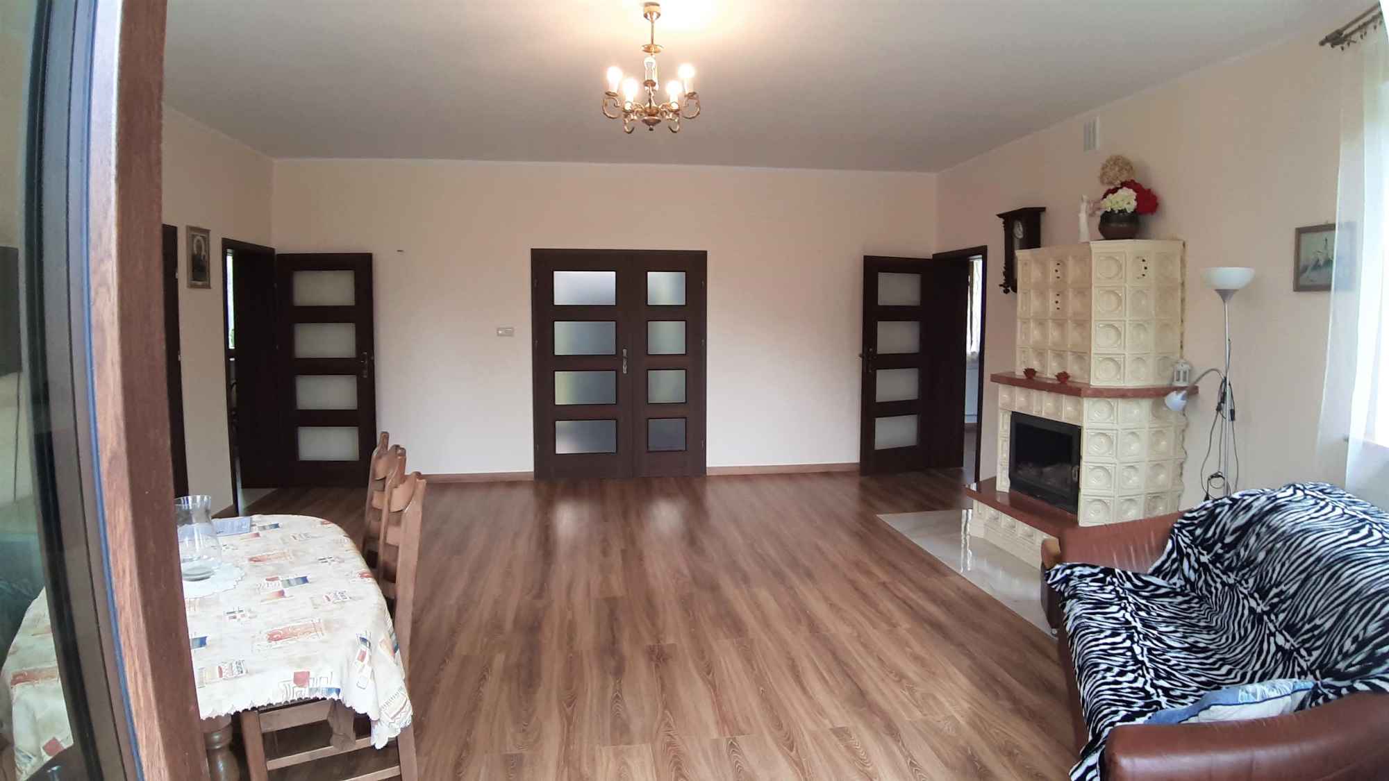 Dom w stylu dworku, z 2012r, na działce 1550 m.kw., a nawet 1,77 ha, Pierzchnianka - zdjęcie 7