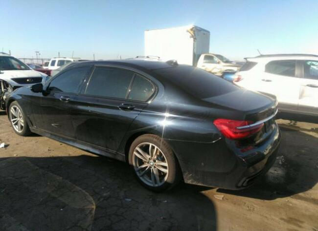 BMW 750 2016, 4.4L, porysowany lakier Warszawa - zdjęcie 3