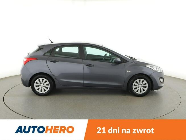 Hyundai i30 niski przebieg grzane fotele  PDC klima Warszawa - zdjęcie 9