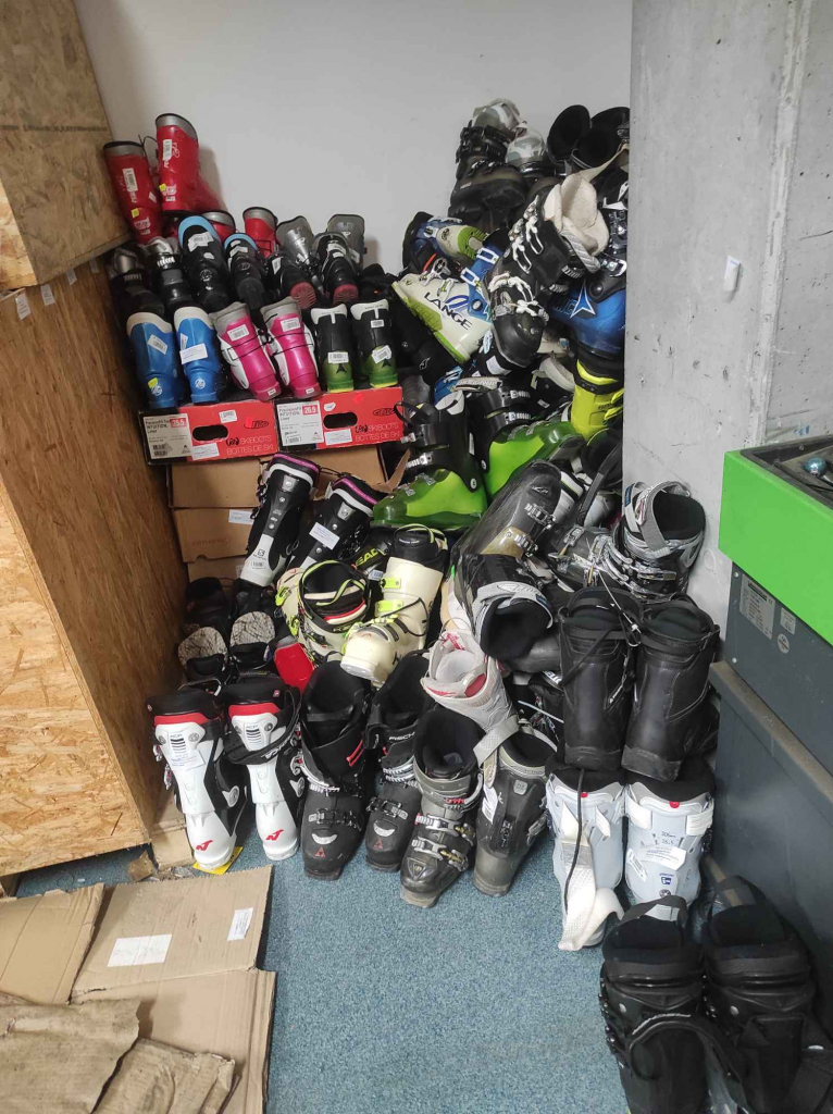 Syndyk sprzeda pakiet butów narciarskich Śródmieście - zdjęcie 1