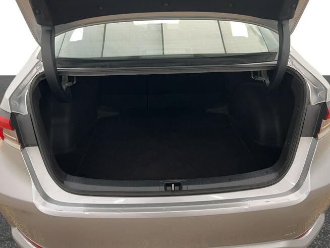 Toyota Corolla 1.5 Comfort Sedan Warszawa - zdjęcie 11
