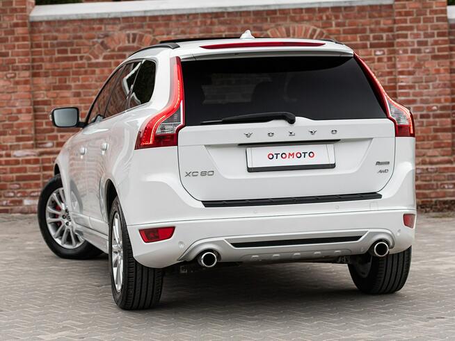 VOLVO XC60 2.4D 163KM R-DESIGN XENON ALU18 PANORAMA SUPER STAN Podzagajnik - zdjęcie 4