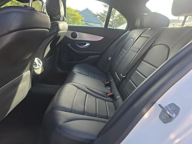 Mercedes C 300 4Matic / pakiet AMG / niski przebieg Chwaszczyno - zdjęcie 9