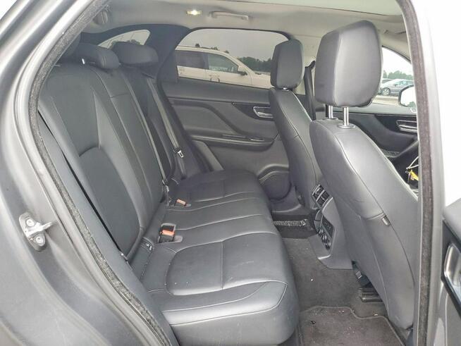 Jaguar F-PACE Bogata wersja wyposażenia / AWD / niski przebieg Tarnów - zdjęcie 11