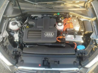 Audi A3 2018, 1.4L hybryda, porysowany lakier Warszawa - zdjęcie 9