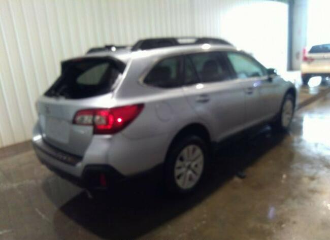 Subaru OUTBACK 2018, 2.5L, 4x4, po gradobiciu Warszawa - zdjęcie 4