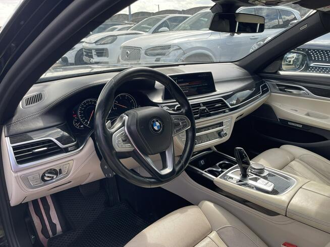 BMW 750 Salon PL xDrive Pamięć Harman/Kardon Kamera Pneumatyka Gliwice - zdjęcie 7