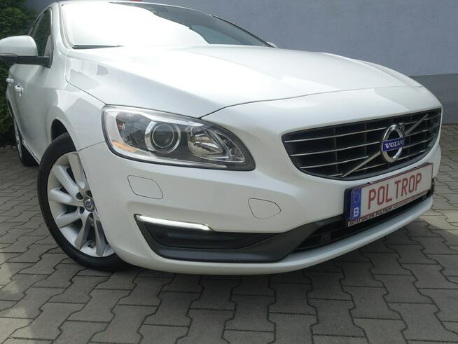 Volvo V60 2,0D Xenon Navi Alu Klimatronik Opłacony D4 VIP Gwarancja Częstochowa - zdjęcie 4