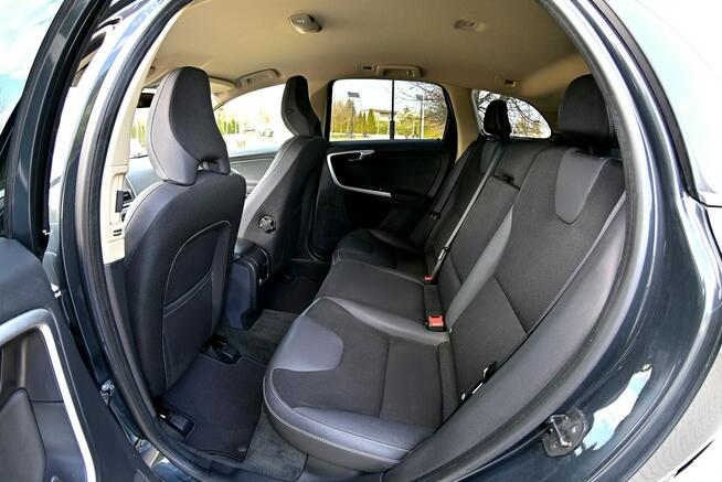 Volvo XC 60 2.0 163KM  D3 R-Desing Led Navi Parktronik Płock - zdjęcie 9