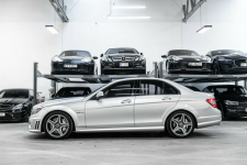 Mercedes C 63 AMG 6.2 V8. Bezwypadkowa. Stan kolekcjonerski. Węgrzce - zdjęcie 5