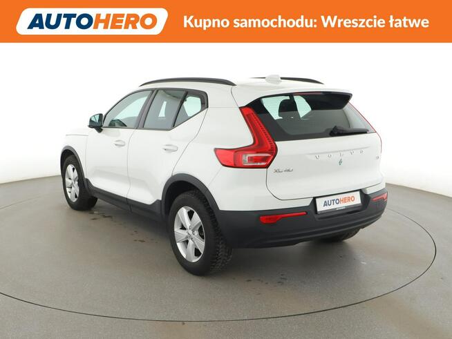 Volvo XC 40 automat navi grzane fotele+kier. kamera LED tempomat Warszawa - zdjęcie 4