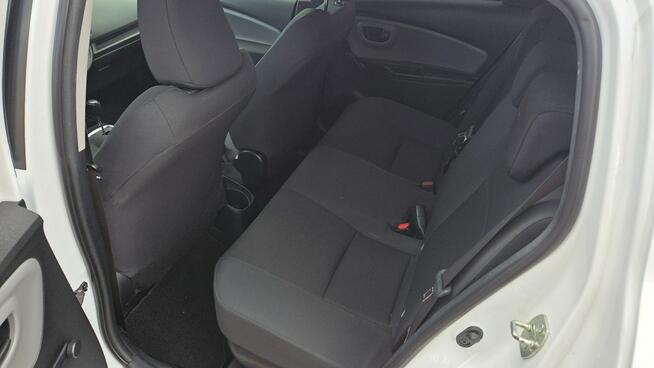Toyota Yaris 1.5 HSD 100KM Salon PL Bezwypadkowy Serwis Otwock Mały - zdjęcie 11