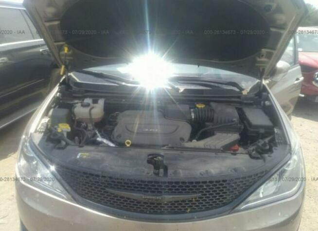 Chrysler Pacifica 2018, 3.6L, po gradobiciu Warszawa - zdjęcie 9