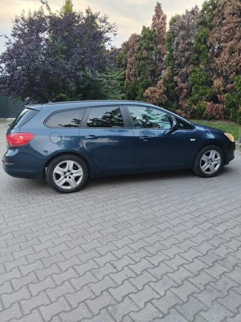 Opel Astra J 2011 Kraków - zdjęcie 4