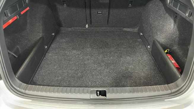 Skoda Octavia 2.0 TDI SCR Ambition Kombi Warszawa - zdjęcie 11