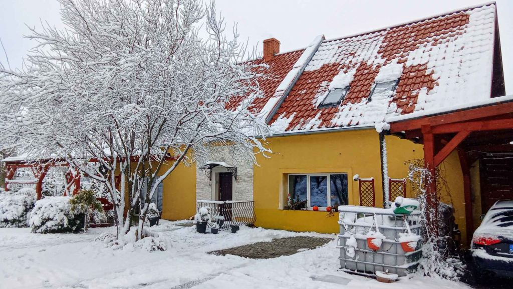 działka  23 arów   z  budynkiem   Pieszyce  świdnicka Pieszyce - zdjęcie 1