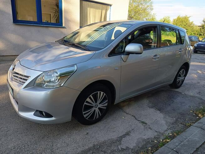 Toyota Verso Bezwypadkowy, 7 osób, stan BDB Janów Lubelski - zdjęcie 2