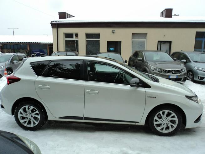 sprzedam ładną TOYOTE Auris z 2015r  1.8 HYBRYDA+benz 100KM udziela.GW Lublin - zdjęcie 3