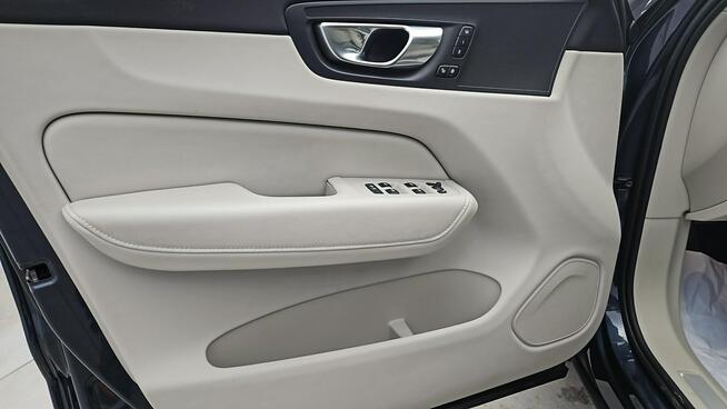 Volvo XC 60 AWD Plus Bright aut ! Z Polskiego Salonu ! Faktura VAT ! Warszawa - zdjęcie 10