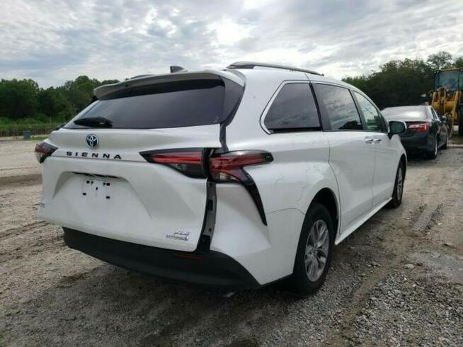 Toyota Sienna 2022, 2.5L, od ubezpieczalni Sulejówek - zdjęcie 3