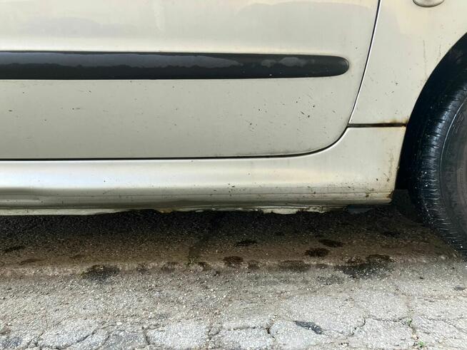 Syndyk sprzeda Peugeot 206XT 1.4 2004 benzyna Wałbrzych - zdjęcie 6