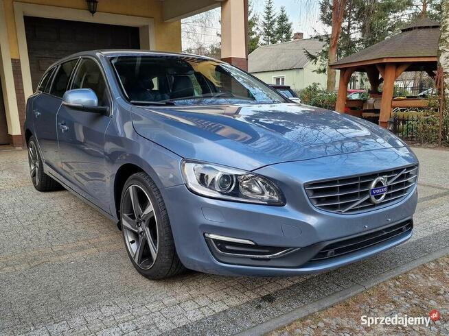 VOLVO V60 T4 SUMMUM |2.0 Benzyna|190KM|Zadbany|Świetny stan Wygoda - zdjęcie 2