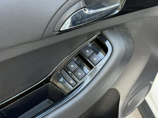 Chevrolet Orlando LS 1,8i 141KM Serwis/Alufelgi/7Foteli/Parktronic/Hak Węgrów - zdjęcie 11