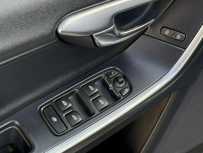 Volvo V60 2,0D4 181KM Momentum/Ledy/Xenon/Skóry/Navi/PDC/Serwis/ Węgrów - zdjęcie 9