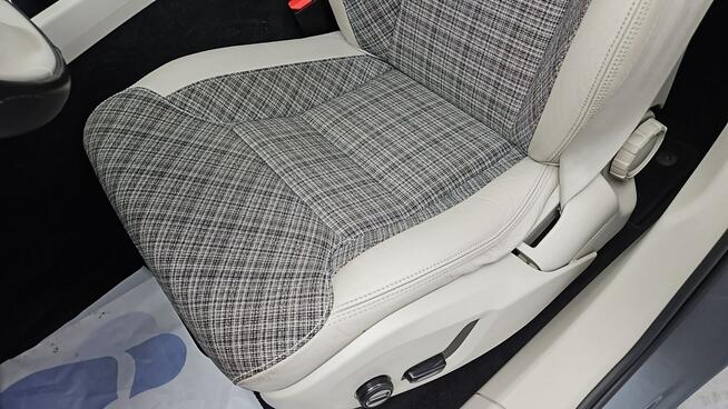 Volvo XC 60 D3 Momentum Pro ! Z Polskiego Salonu ! Faktura VAT ! Warszawa - zdjęcie 12