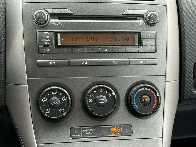 Toyota Auris 1,4D4D 90KM  Premium/Klimatyzacja/Parktronic/Serwis Węgrów - zdjęcie 6