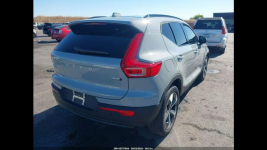 Volvo XC 40 Bogata wersja wyposażenia / AWD / B5 / niski przebieg Tarnów - zdjęcie 4