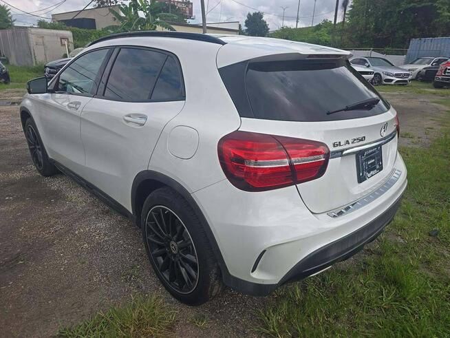 Mercedes GLA 250 4Matic / pakiet AMG / niski przebieg Wrocław - zdjęcie 4