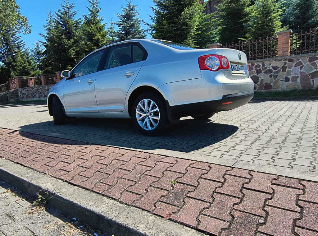 VW JETTA 2010 Oryginalny Lakier Salon Polska Radom - zdjęcie 4