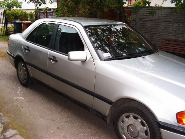 Mercedes C klasa 2,0 Diesel 1994r Września - zdjęcie 8