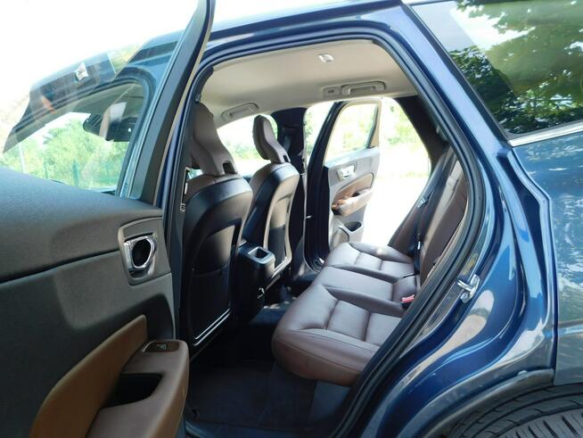 Volvo XC 60 z Gwarancją Skóra  Model 2020r Żyrardów - zdjęcie 12