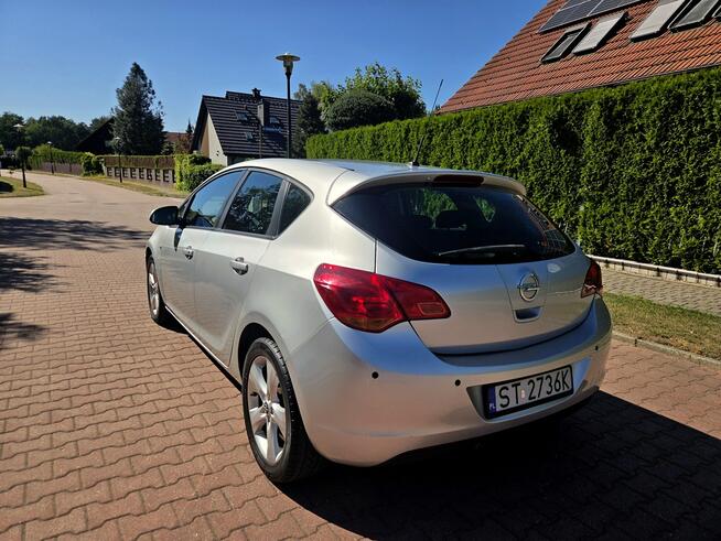 Opel Astra HB 1.6 Benz. 115KM 2010r Tempomat, Grzane Fotele, Manual Tychy - zdjęcie 3