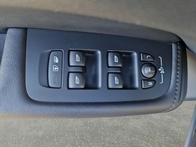 Volvo XC 60 B4 D Plus Dark ! Z Polskiego Salonu ! Faktura VAT ! Warszawa - zdjęcie 11