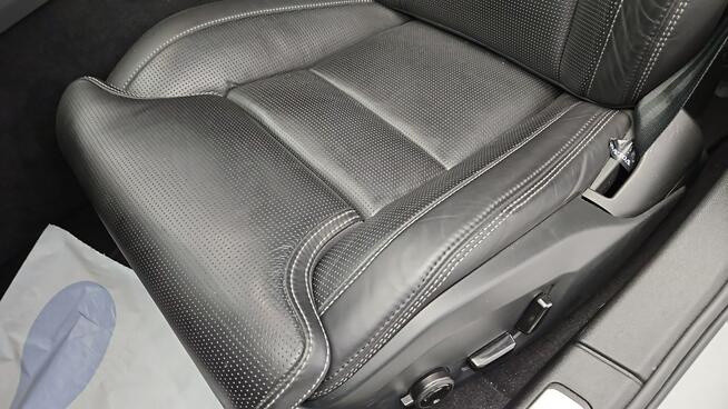 Volvo V60 2.0 B4 B Plus Dark ! Z Polskiego Salonu ! Faktura VAT ! Warszawa - zdjęcie 12