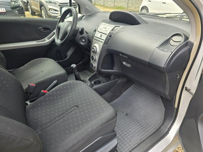 Toyota Yaris 1.3 88koni.Krajowy.Doinwestowany wsiadać i jeździć! Sosnowiec - zdjęcie 10