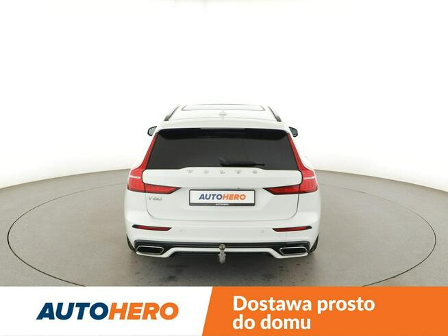 Volvo V60 PHEV 4x4 skóra/alcantara full LED panorama navi kamery Warszawa - zdjęcie 6