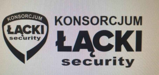 Pracownik recepcji nocnej połączonej z dozorem obiektu hotelowego.