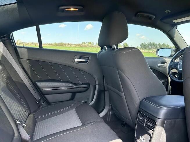 Kultowy Charger SXT RWD Częstochowa - zdjęcie 8